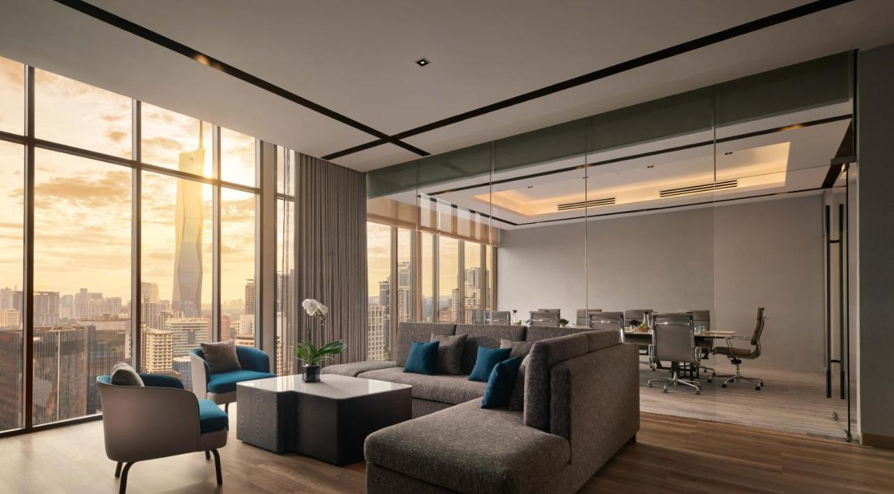 Pan Pacific Serviced Suites 吉隆坡 外观 照片 The interior of a typical suite at the Ritz-Carlton, Kuala Lumpur